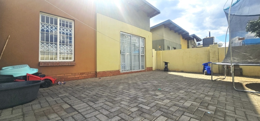 To Let 3 Bedroom Property for Rent in Waterval East North West